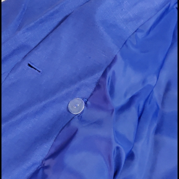 A Ladies Jacket - Picture 6 of 12